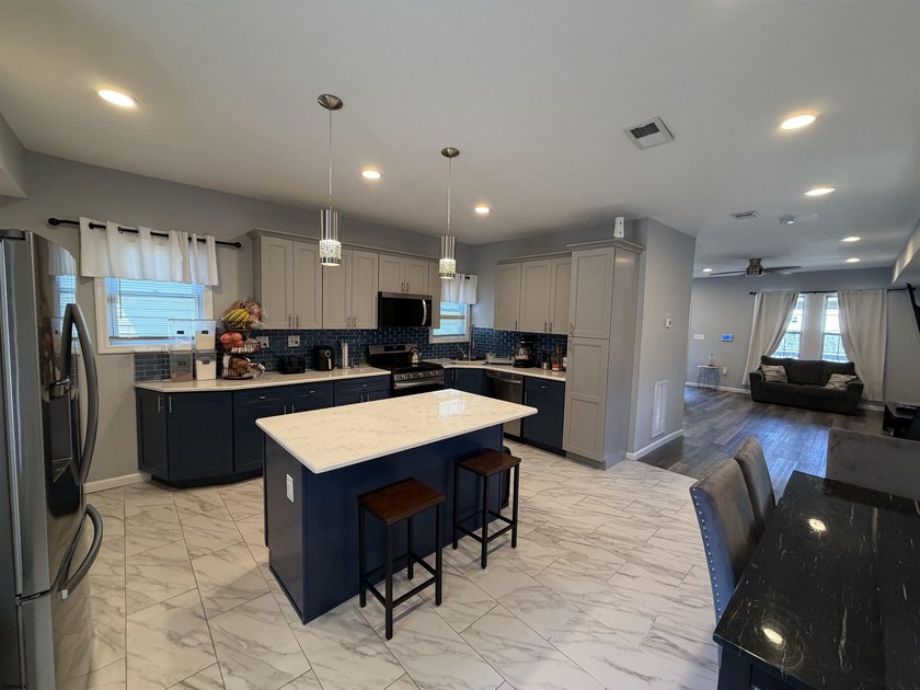 Single-family detached home with low taxes and no HOA fees - photo 4