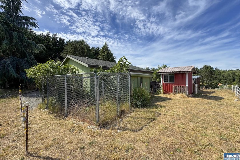 WELCOMING HOME IN SOUGHT-AFTER NEIGHBORHOOD! You need to see - photo 41