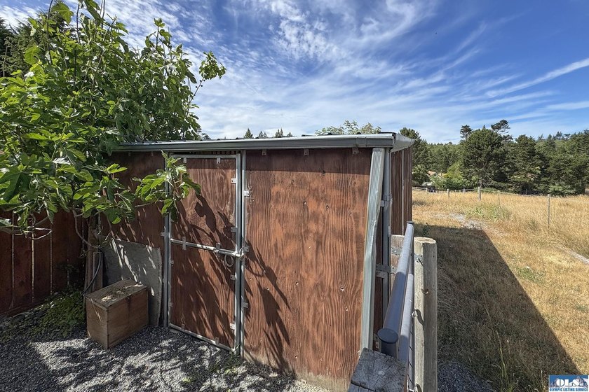 WELCOMING HOME IN SOUGHT-AFTER NEIGHBORHOOD! You need to see - photo 44