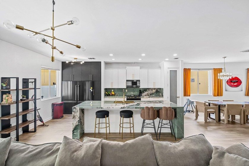 A beautiful 5 BD 3 BA two-story home in Boca Vistas with chic - photo 8