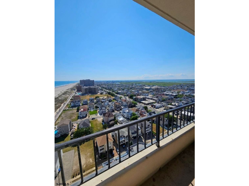 INCREDIBLE OCEAN VIEWS!!! Spacious private balconies off the - photo 6