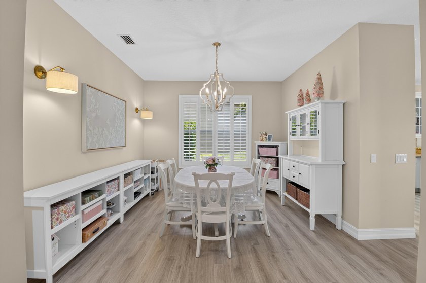 Located in a Cul de sac on an oversized pie shaped lot with a - photo 11
