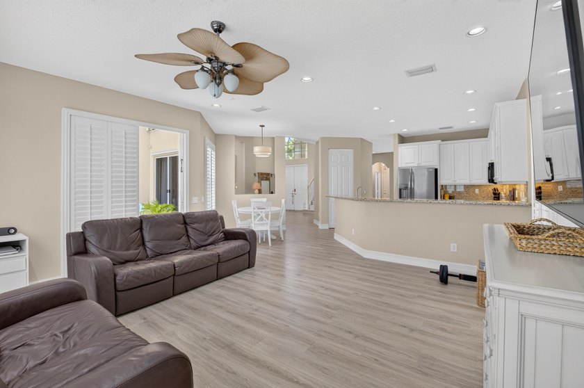 Located in a Cul de sac on an oversized pie shaped lot with a - photo 17