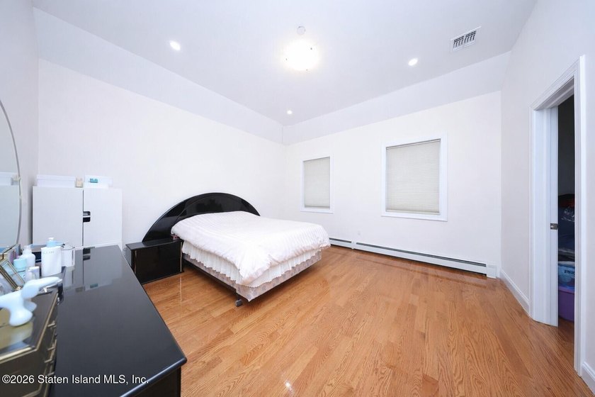 Spacious two-family Side Hall Colonial located on a quiet - photo 21