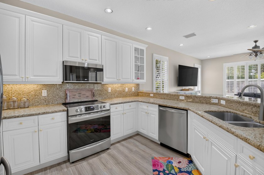 Located in a Cul de sac on an oversized pie shaped lot with a - photo 23