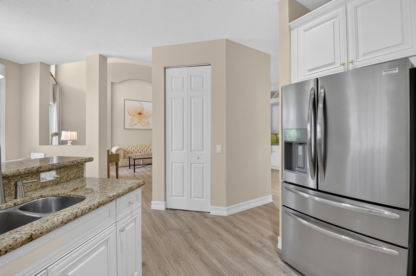 Located in a Cul de sac on an oversized pie shaped lot with a - photo 26