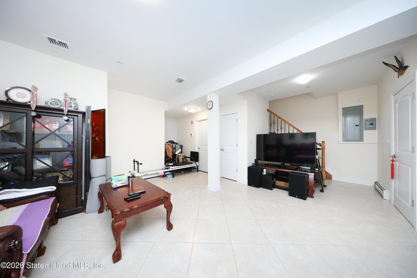 Spacious two-family Side Hall Colonial located on a quiet - photo 32