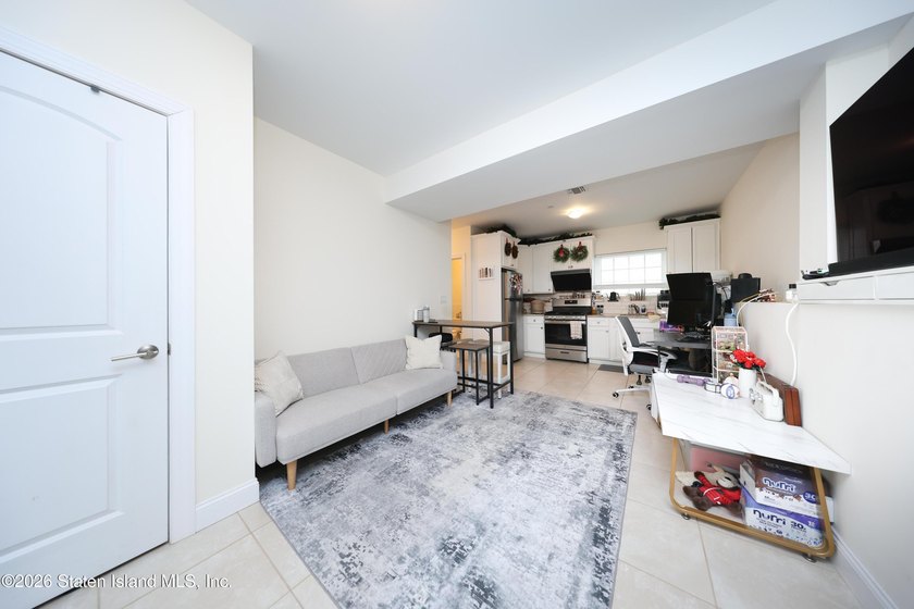 Spacious two-family Side Hall Colonial located on a quiet - photo 35