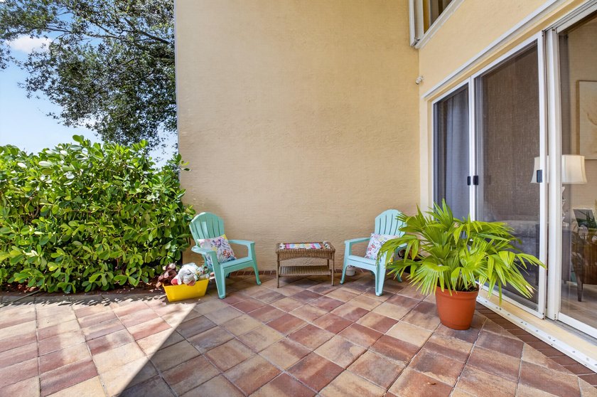 Located in a Cul de sac on an oversized pie shaped lot with a - photo 44
