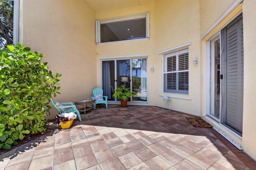 Located in a Cul de sac on an oversized pie shaped lot with a - photo 45