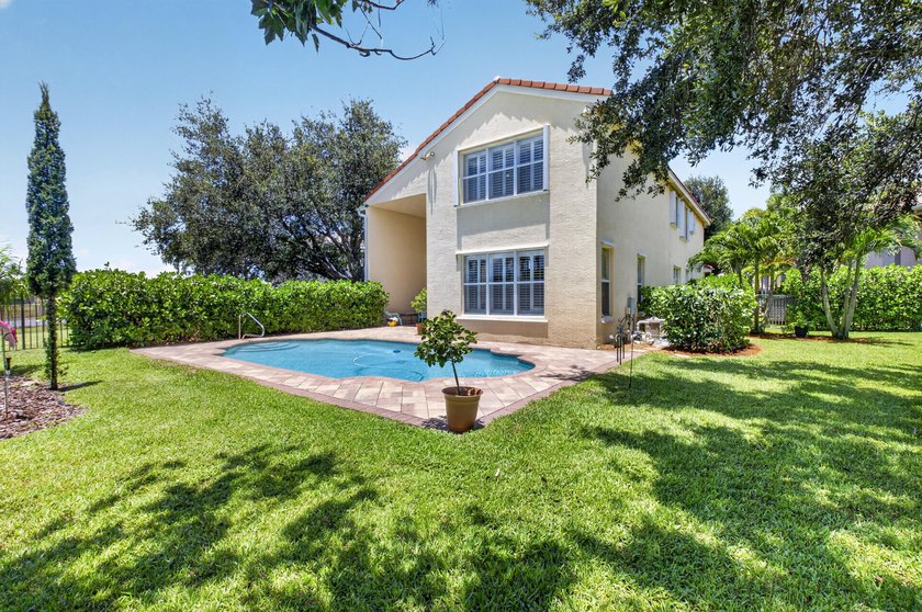 Located in a Cul de sac on an oversized pie shaped lot with a - photo 50