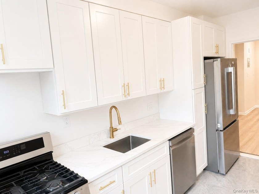 Welcome to Linden Hill #2 - Spacious and Renovated 2 BEDROOM - photo 5
