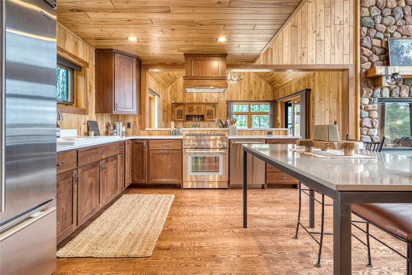The Stone House on Lac Courte Oreilles offers timeless - photo 15