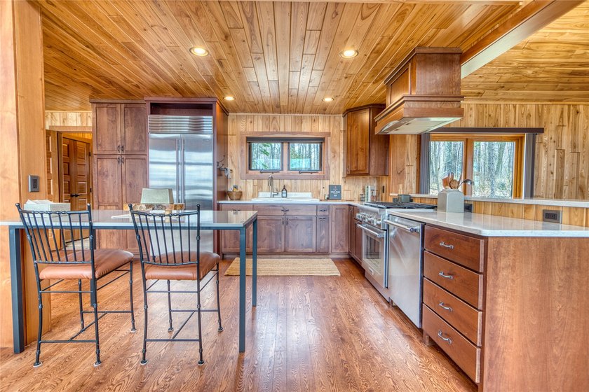 The Stone House on Lac Courte Oreilles offers timeless - photo 17