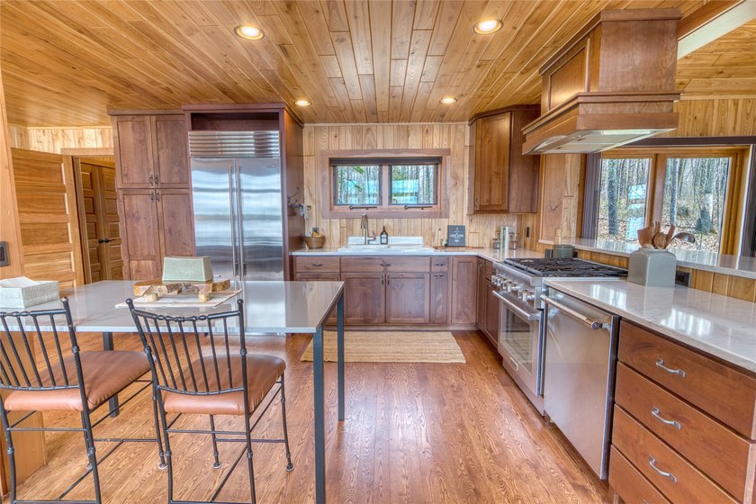 The Stone House on Lac Courte Oreilles offers timeless - photo 18