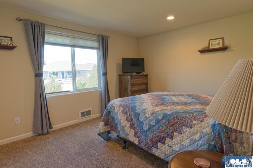 Quality built one level mountain view home in desirable Sequim - photo 21