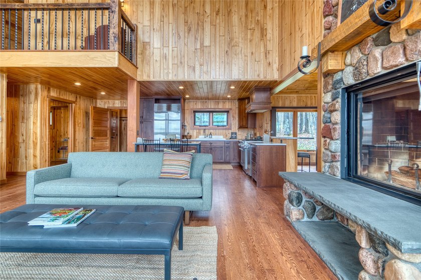 The Stone House on Lac Courte Oreilles offers timeless - photo 22