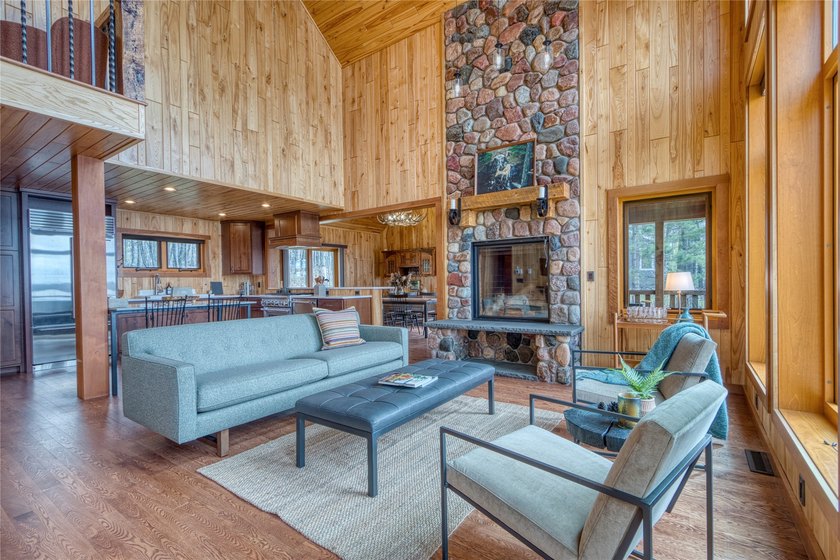 The Stone House on Lac Courte Oreilles offers timeless - photo 23