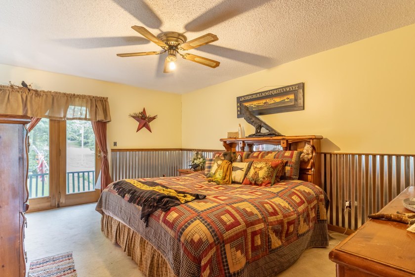 Welcome to your dream lakefront retreat! Serene lakeside living - photo 28