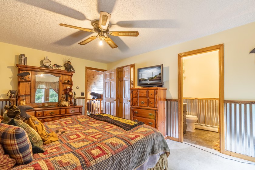 Welcome to your dream lakefront retreat! Serene lakeside living - photo 29