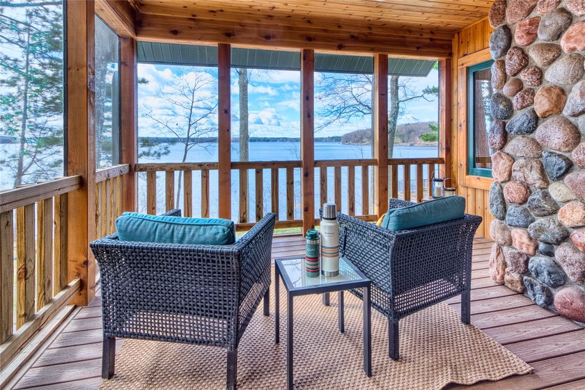 The Stone House on Lac Courte Oreilles offers timeless - photo 31