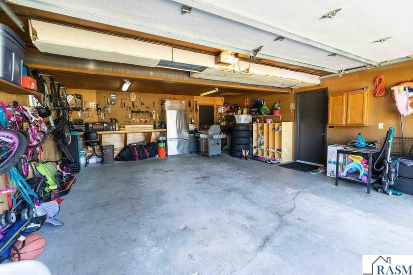 Spacious Split-Level Home on Over Half an Acre in Elysian! - photo 31