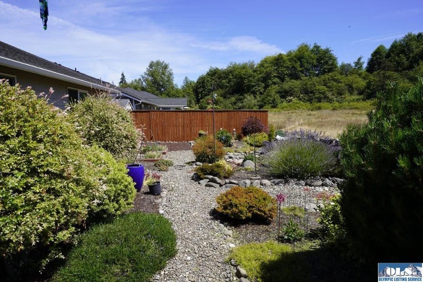 Quality built one level mountain view home in desirable Sequim - photo 32