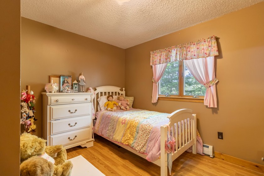 Welcome to your dream lakefront retreat! Serene lakeside living - photo 36