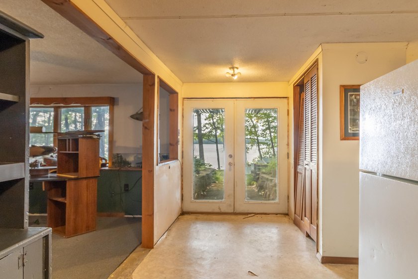 Welcome to your dream lakefront retreat! Serene lakeside living - photo 38