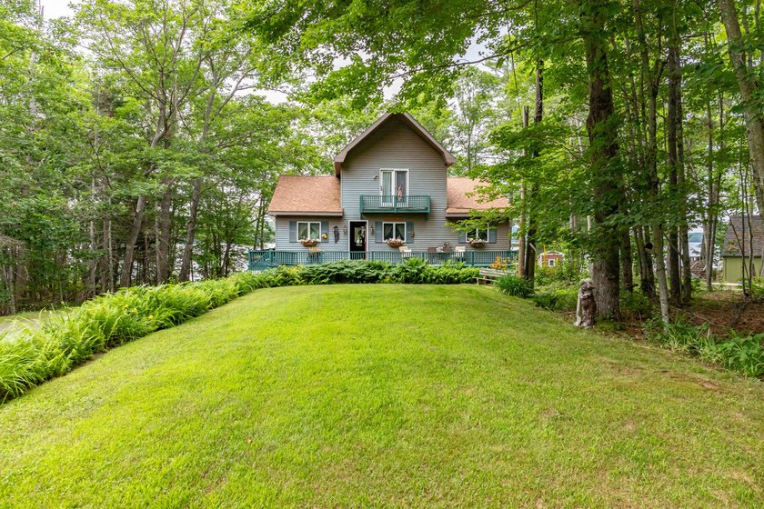 Welcome to your dream lakefront retreat! Serene lakeside living - photo 42