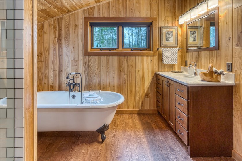 The Stone House on Lac Courte Oreilles offers timeless - photo 43