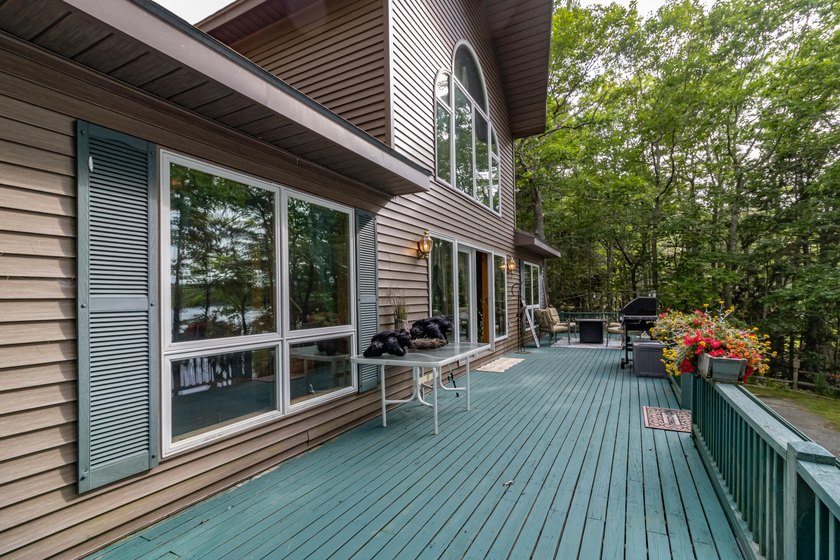 Welcome to your dream lakefront retreat! Serene lakeside living - photo 57