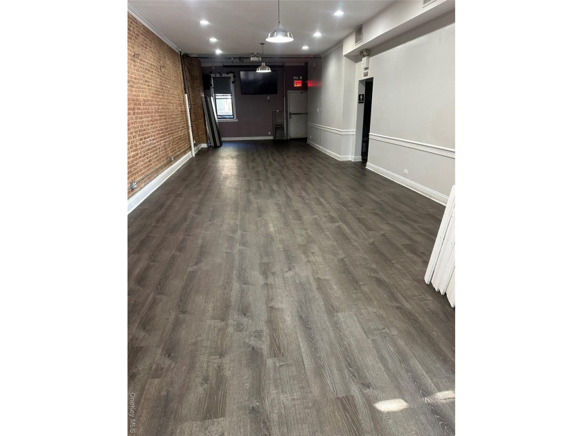 Excellent mixed use property in the Flatbush area of Brooklyn - photo 2