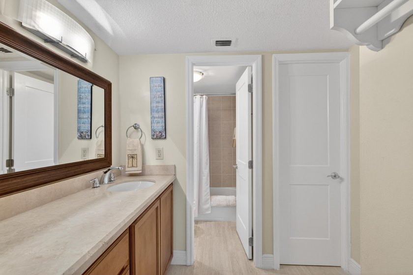 Gorgeous DIRECT OCEAN VIEW from your 1 bedroom/1.5 bath - photo 14
