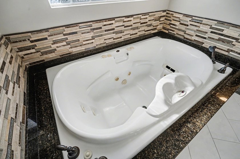 OPEN HOUSE SUNDAY JULY 19TH 12:00PM - 2:00PM. Resort-Style - photo 24
