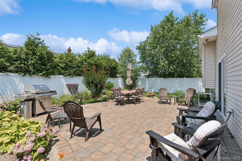 Spectacular doesn't begin to describe this fabulous home...and - photo 27