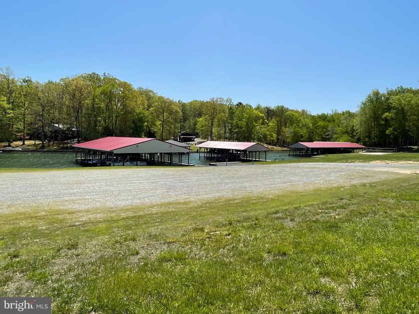 Premium lake access lot in Noah's Landing Subdivision, located - photo 4