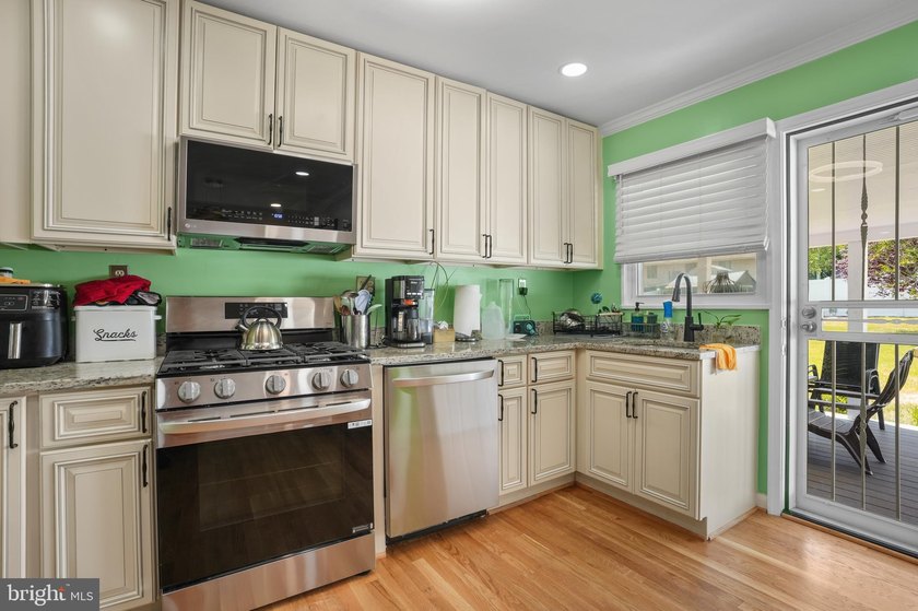 Welcome to this beautifully updated three-bedroom that was - photo 8