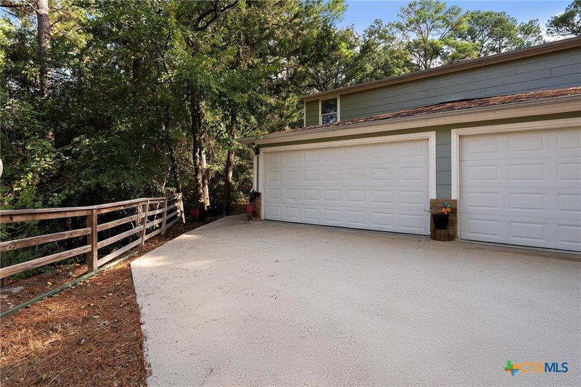This is a rare opportunity to own an income-producing duplex in - photo 3