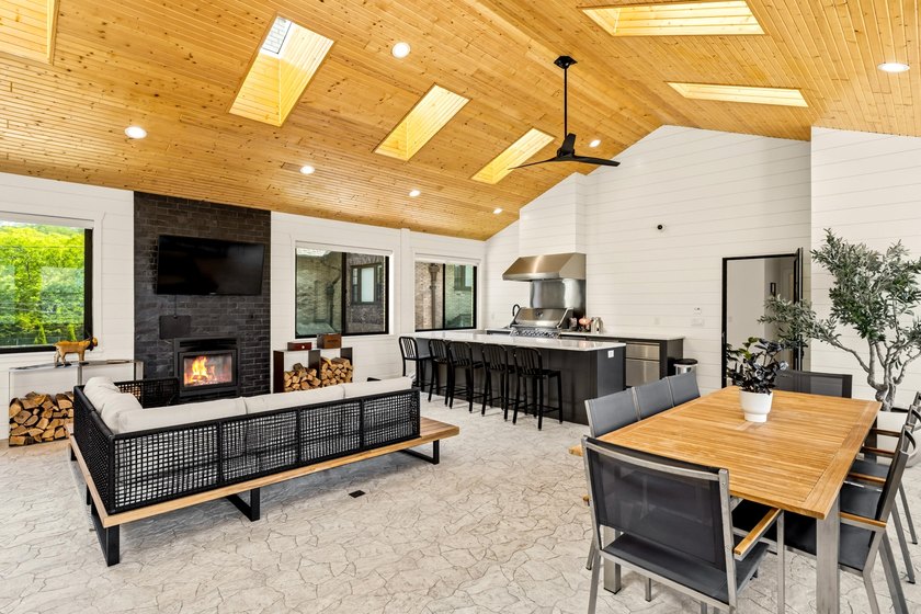 A remarkable opportunity to own a newly constructed contemporary - photo 14