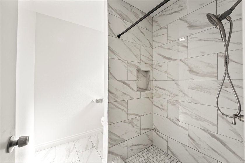 Welcome to this beautifully maintained, 1,515-square-foot - photo 17