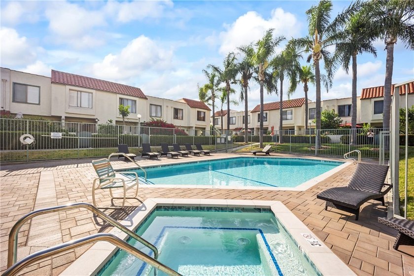 Welcome to this beautifully maintained, 1,515-square-foot - photo 27