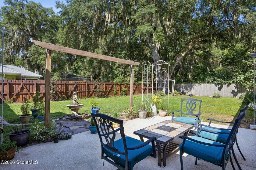 This incredible 4-bedroom, 2-bath home sits on a large corner - photo 40