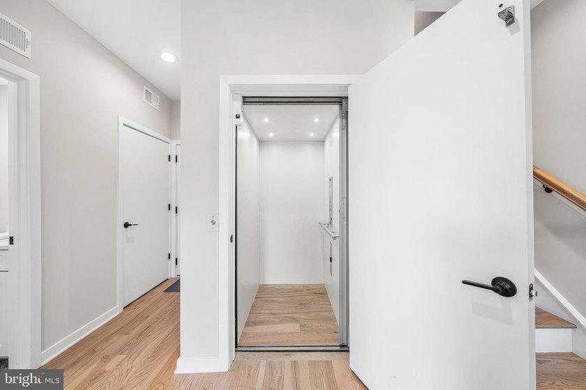 Welcome to 3117 Pierview Lane, a fully upgraded Essex model home - photo 7