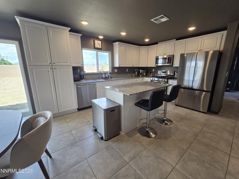 This large home has the open floorplan everyone is looking for! - photo 9