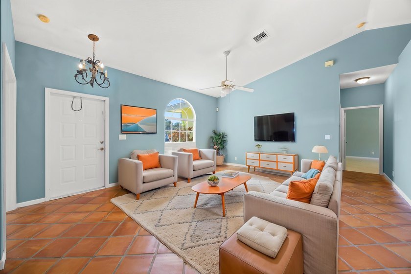 Welcome to this spacious and beautifully maintained 3-bedroom - photo 11