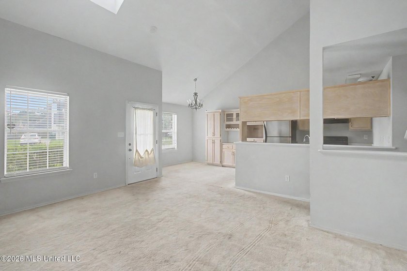 Welcome to this precious 3-bedroom, 2-bathrooms starter home - photo 13