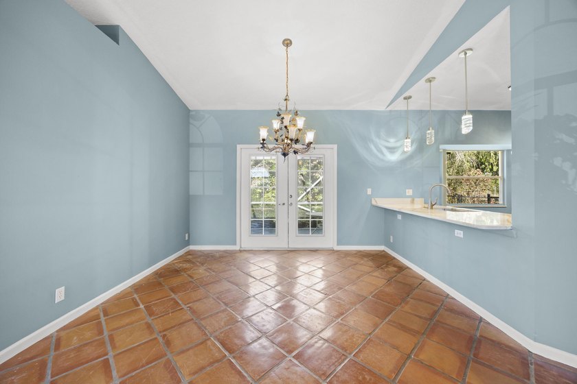 Welcome to this spacious and beautifully maintained 3-bedroom - photo 13