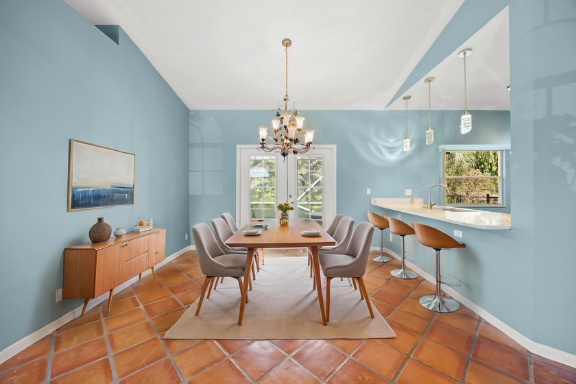 Welcome to this spacious and beautifully maintained 3-bedroom - photo 14