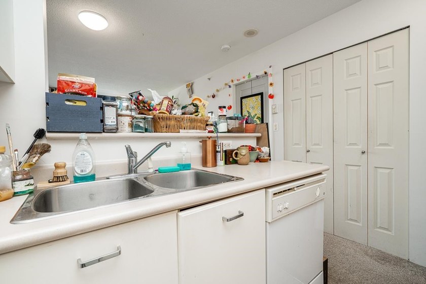TREMENDOUS VALUE. One of the best price-per-square-foot options - photo 15